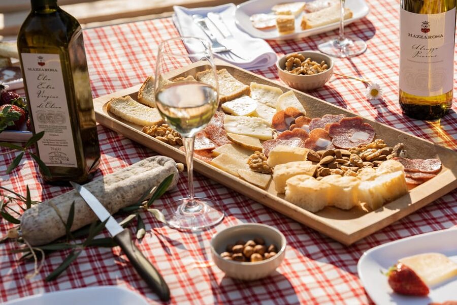 Abruzzo: Country Picnic in an Olive Grove at a Winery - Choosing Between Pecorino, Cerasuolo, and Montepulciano