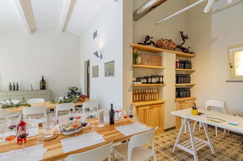 Alghero: Sunset Wine and Olive Oil Tour in Boutique Winery - Five wines, from a fresh white to three reds