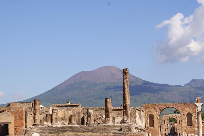 All Inclusive Pompeii, Pizza Class & Olive Oil Experience - Finishing with Sorrento streets and gelato