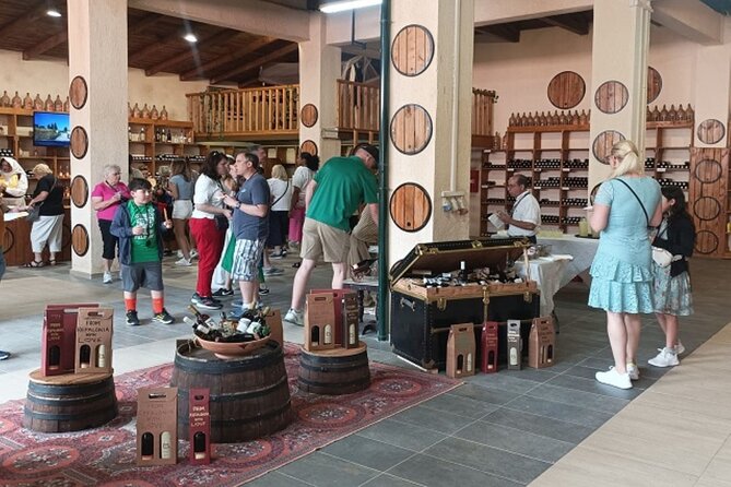Argostoli & Beyond: Villages, Olive Oil & Honey Tasting - Olive oil, honey, and a taste of Kefalonia