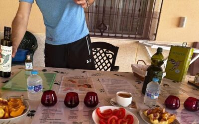 Córdoba: Visit a family organic olive grove with tasting
