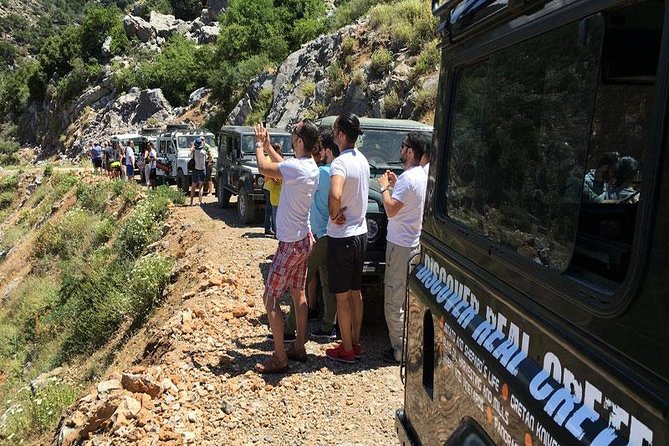 Crete Off-Road & Flavors Safari: Wine, Olive Oil & Mountain Life - Lunch in a small Cretan taverna