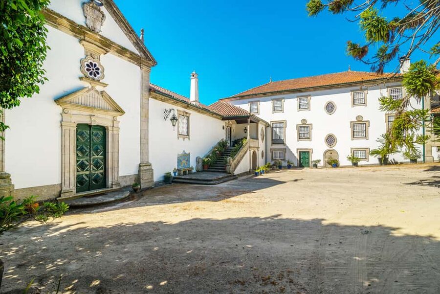 Douro Valley: Private Tour & Guided Wine & Olive Oil Tasting - A 1596 quinta with more than a tasting room