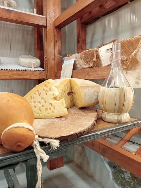 Florence: The secret of wine, cheese and olive oil at a farm - From Florence station to the Tuscan hills