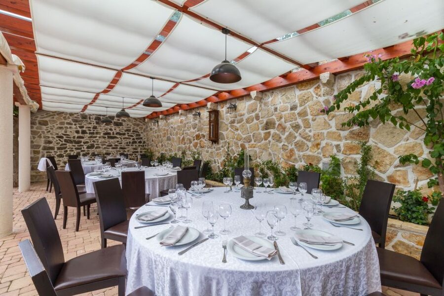 From Biograd: Wine and Olive Oil Tasting in Ražnjevića Dvori - Olive oil with prosciutto, cheese, and bread