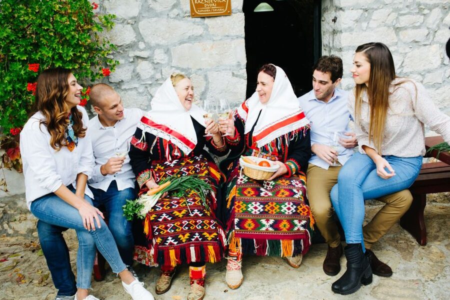 From Biograd: Wine and Olive Oil Tasting in Ražnjevića Dvori - What the two-hour tasting is really like