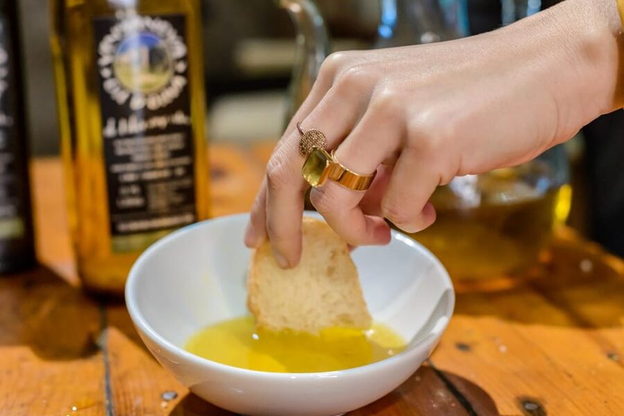 From Málaga: Ronda, Wine & Olive Oil Tasting Small Group - Why the two olive oils matter