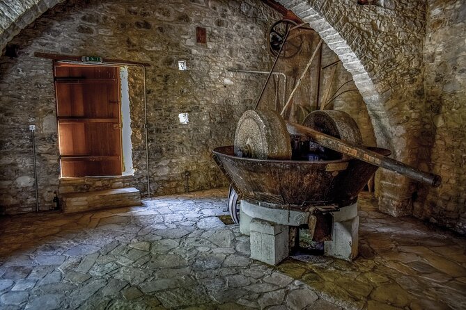 Full-Day Private Tour Corinth and Olive Oil Tasting from Athens - What the private car adds to the day