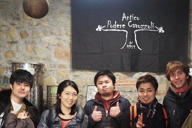 Guided tours of the olive grove with oil tasting. - What You See at Podere Cavozzoli