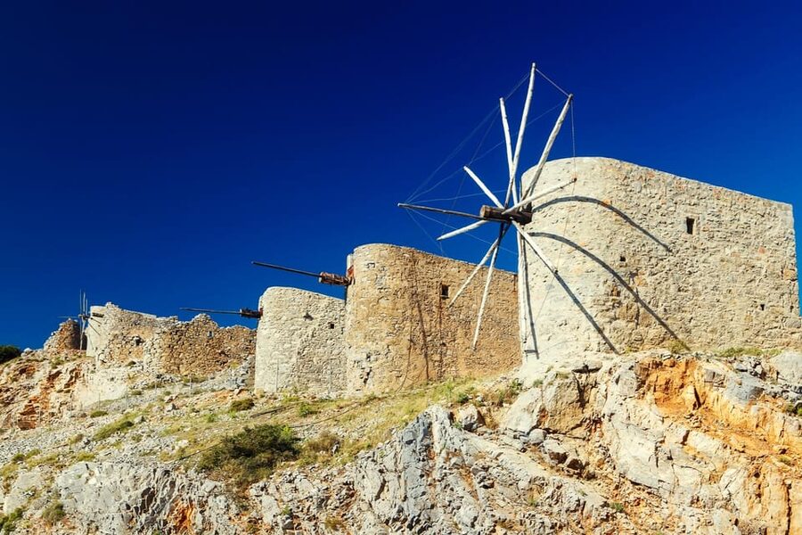 Heraklion: Zeus Cave & Knossos History, Villages & Olive Oil - Seeing olive oil at Omalia Olive Press
