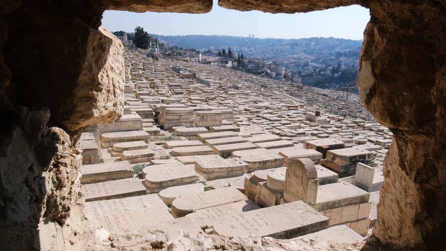 Jerusalem: Mount of Olives Guided Tour - The downhill walk to Mary’s Tomb