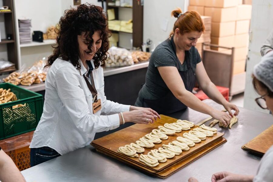 Kalamata: Food tour and Olive Oil Tasting with Light Lunch - Key points at a glance