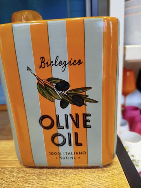 Lecce: Olive Oil, Cheese, and Wine Tasting Experience - Learning to taste olive oil properly