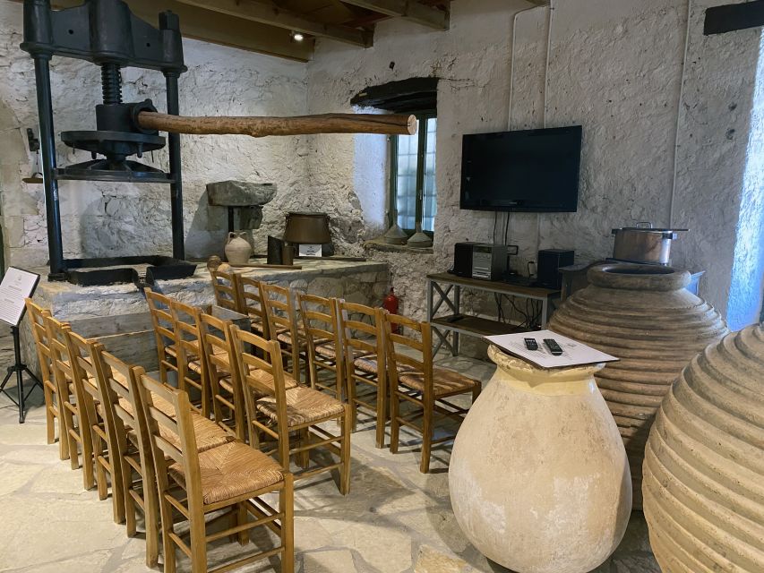 Lefkada: Olive Museum Fabbrica Ticket and Guided Tour - Learning what makes olive oil different