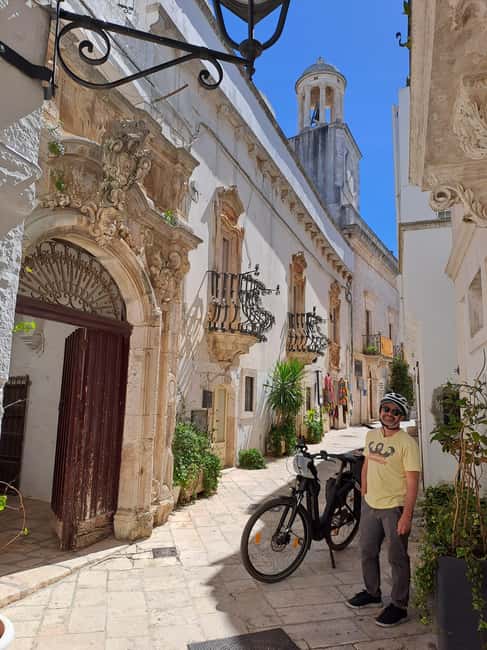 Locorotondo: Guided E-bike Tour & Olive Oil Tasting - Starting among Locorotondo’s whitewashed lanes