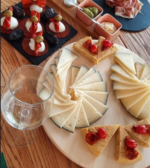 Mallorca: Bodega & Olives Minibustour with wine/oil tasting - Key points at a glance