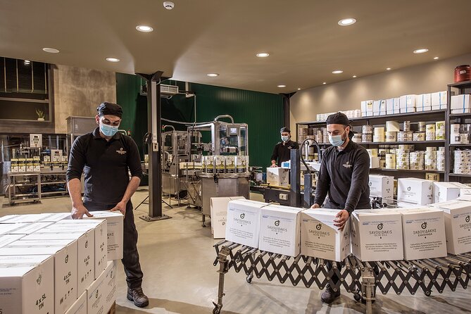 Olive Oil Tasting in Crete - Learning to read labels and store oil