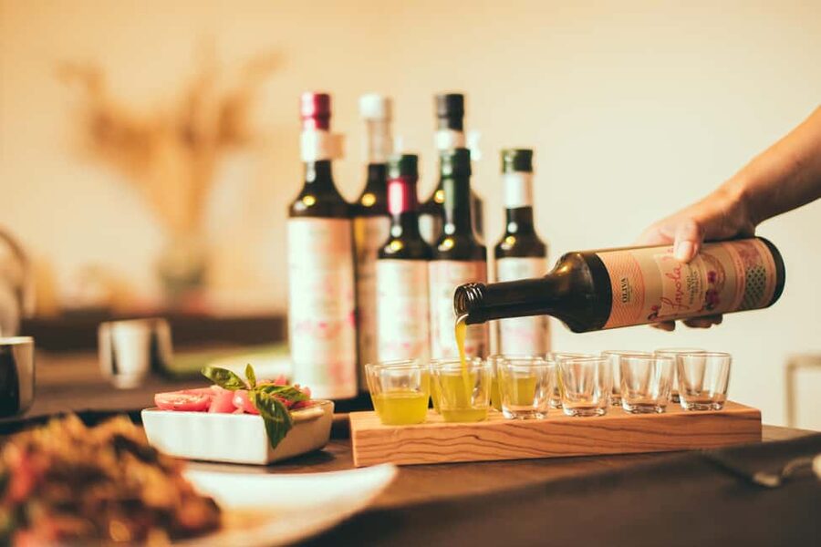 Olive oil tasting in Syracuse, Sicily - Evoo Tour - The hosts make the visit personal