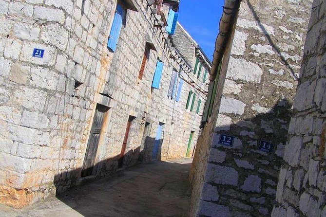 Olive Oil Tour of Solta Island with Lunch - Maslinica: a slow hour on the western coast