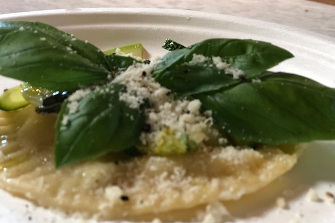 Organic cooking class with a sommelier in an Olive and wine farm - The meal you help create