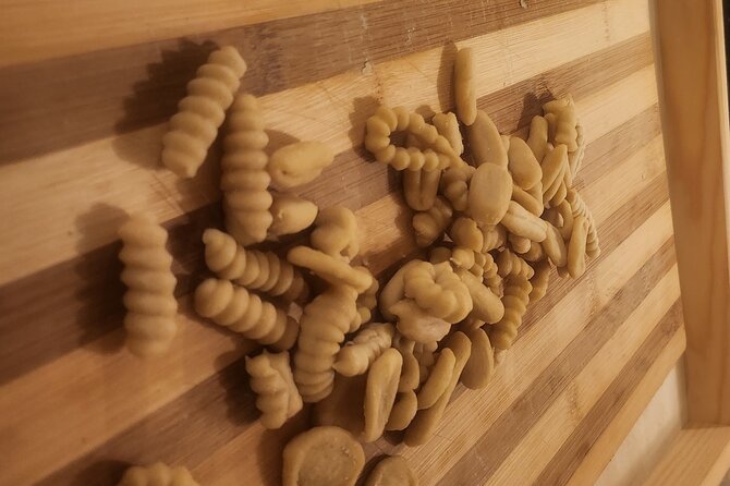 Pasta lesson with extra virgin olive oil tasting - A family farm gives the pasta lesson its character