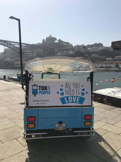 Porto: Tuk Tuk Tour with Olive Oil Tasting - What the guide adds to the 50 minutes