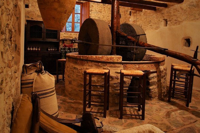 Private Tour in Historic Estate in Monemvasia with wine-olive oil tasting & meal - Five wines in the mansion cellar