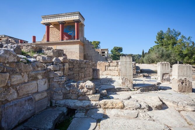 Small Group: Knossos, Olive Oil, Winery & Raki with Lunch - Stironas: three wines and a measure of raki