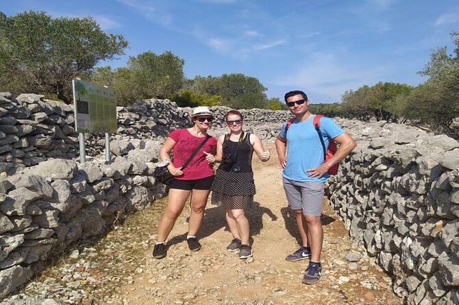 Small-Group Olive Oil Tour in Cres with Tasting - Meeting a local producer and learning to taste oil
