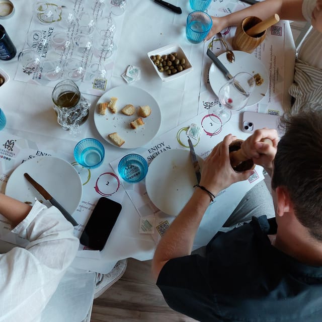 Tasting of sicilian olive oils and specialties - The olive pâté and salt-cured olive demonstration