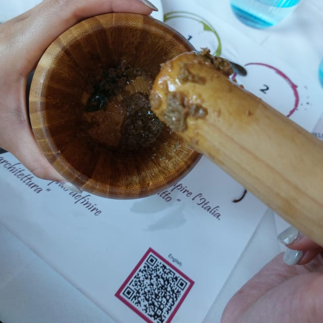 Tasting of sicilian olive oils and specialties - Learning how olive oil reaches the table
