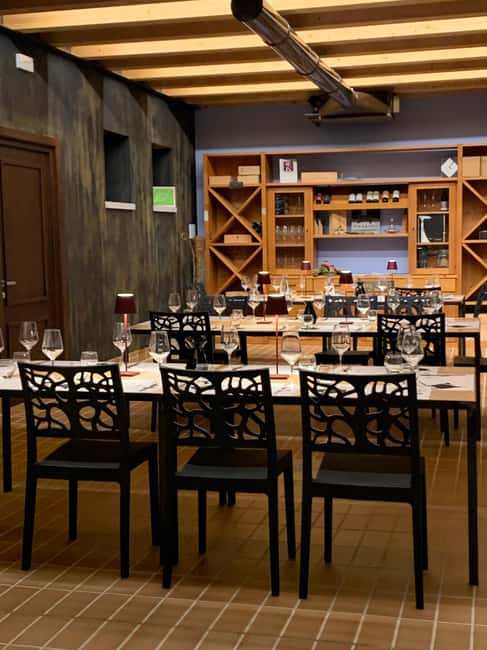 THE TRADITIONS OF VALPOLICELLA: WINE, EXTRA VIRGIN OLIVE OIL, AND HONEY TASTING - The Human Side of the Visit