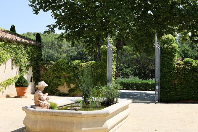 The wines of the Luberon, the Château de Lourmarin & Bastide du Laval olive oil - Starting from Aix-en-Provence at 9:00 a.m.