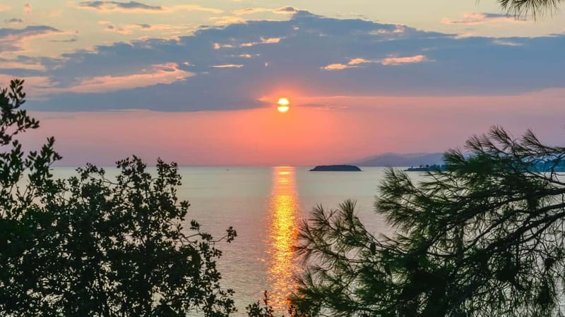 Thessaloniki: Halkidiki/Sithonia Swim, Sunset & Olive Tour - Who should book this Halkidiki day trip?
