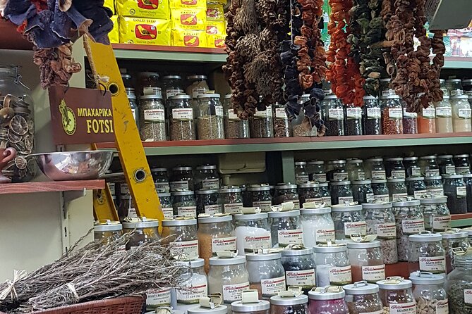 Traditional breakfast in markets with olive oil and honey tasting - A small group changes the feel