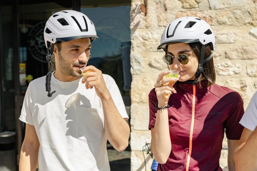 Umbria: E-Bike Rental and Fresh EV Olive Oil Tasting - Who will enjoy this most