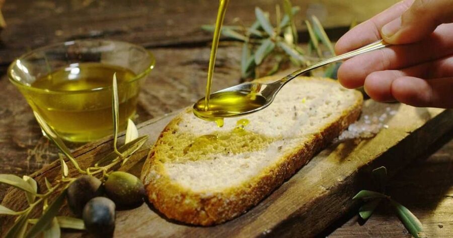 Villa Castelli: Highlights Walking Tour w/ Olive Oil Tasting - What the olive oil tasting includes