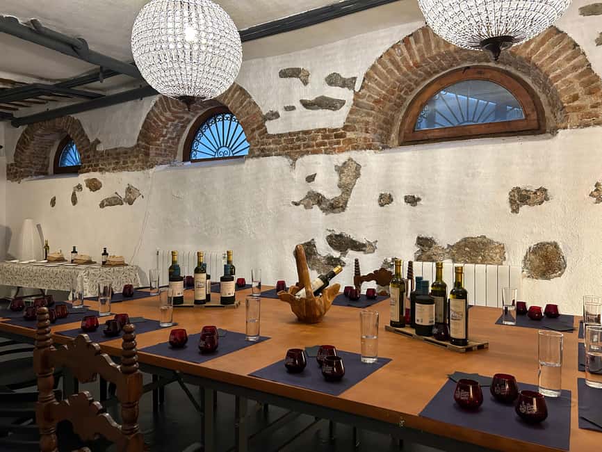 Visit to an olive oil mill and oil tasting with aperitif and food and wine pairing. - Should You Book La Aceitera de la Abuela?