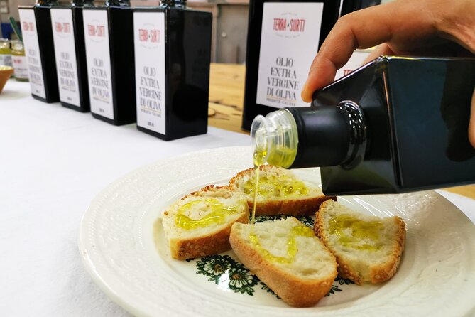 Visit to the olive grove, oil tasting and lunch at the farm - What happens during the two-hour visit